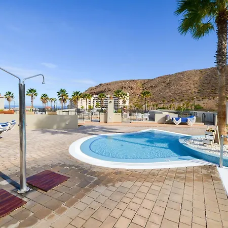 In Mit Grosser Terrasse Und Meerblick By Interhome *